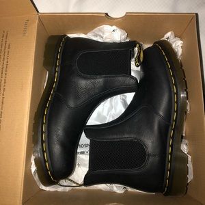 BRAND NEW Doc Martens Chelsea Boots